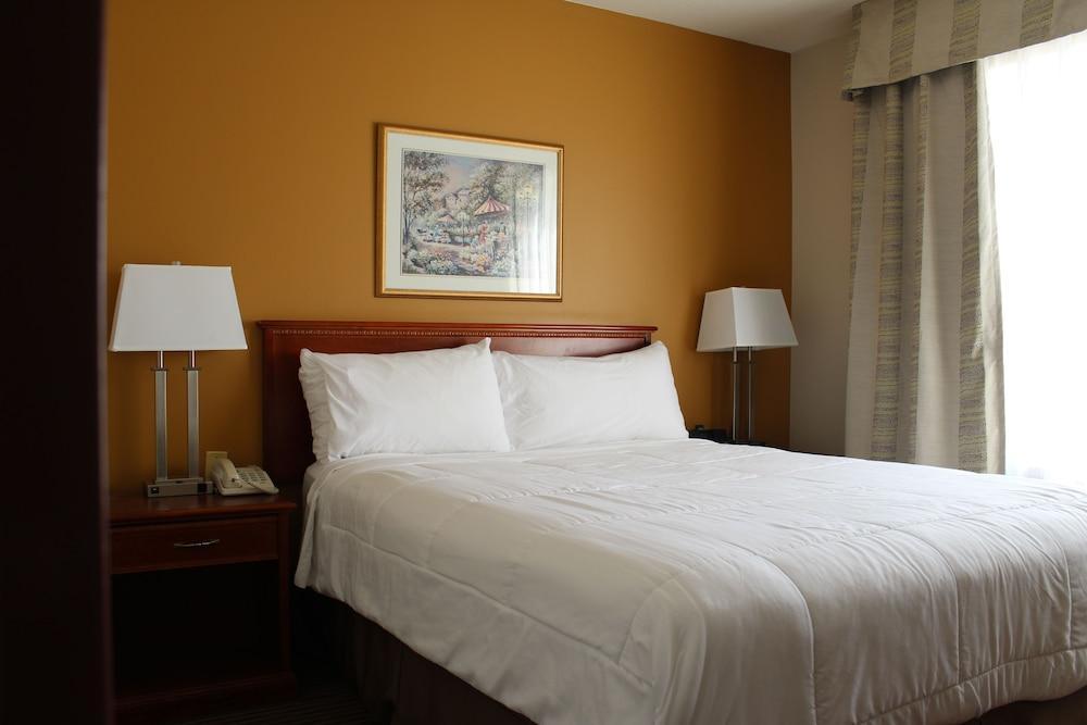 Foxwood Inn And Suites Fox Creek Экстерьер фото