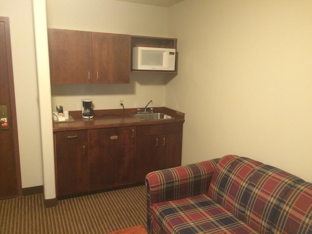 Foxwood Inn And Suites Fox Creek Экстерьер фото