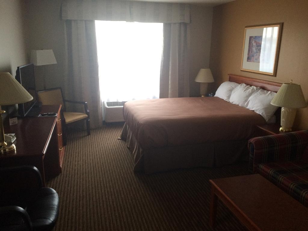Foxwood Inn And Suites Fox Creek Номер фото