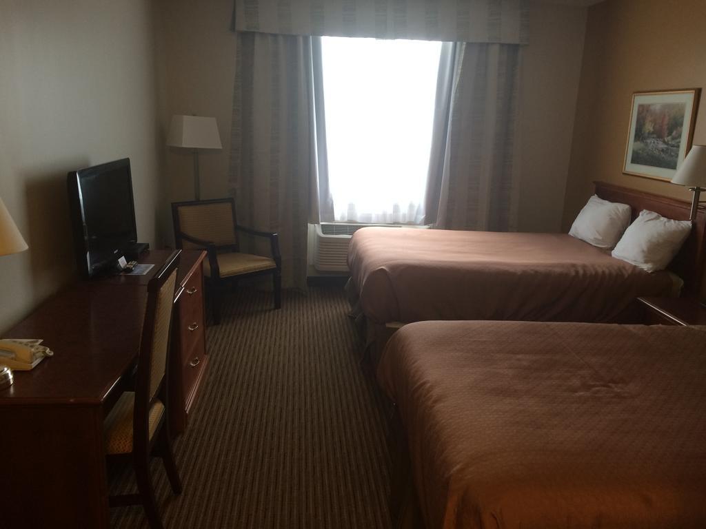 Foxwood Inn And Suites Fox Creek Номер фото