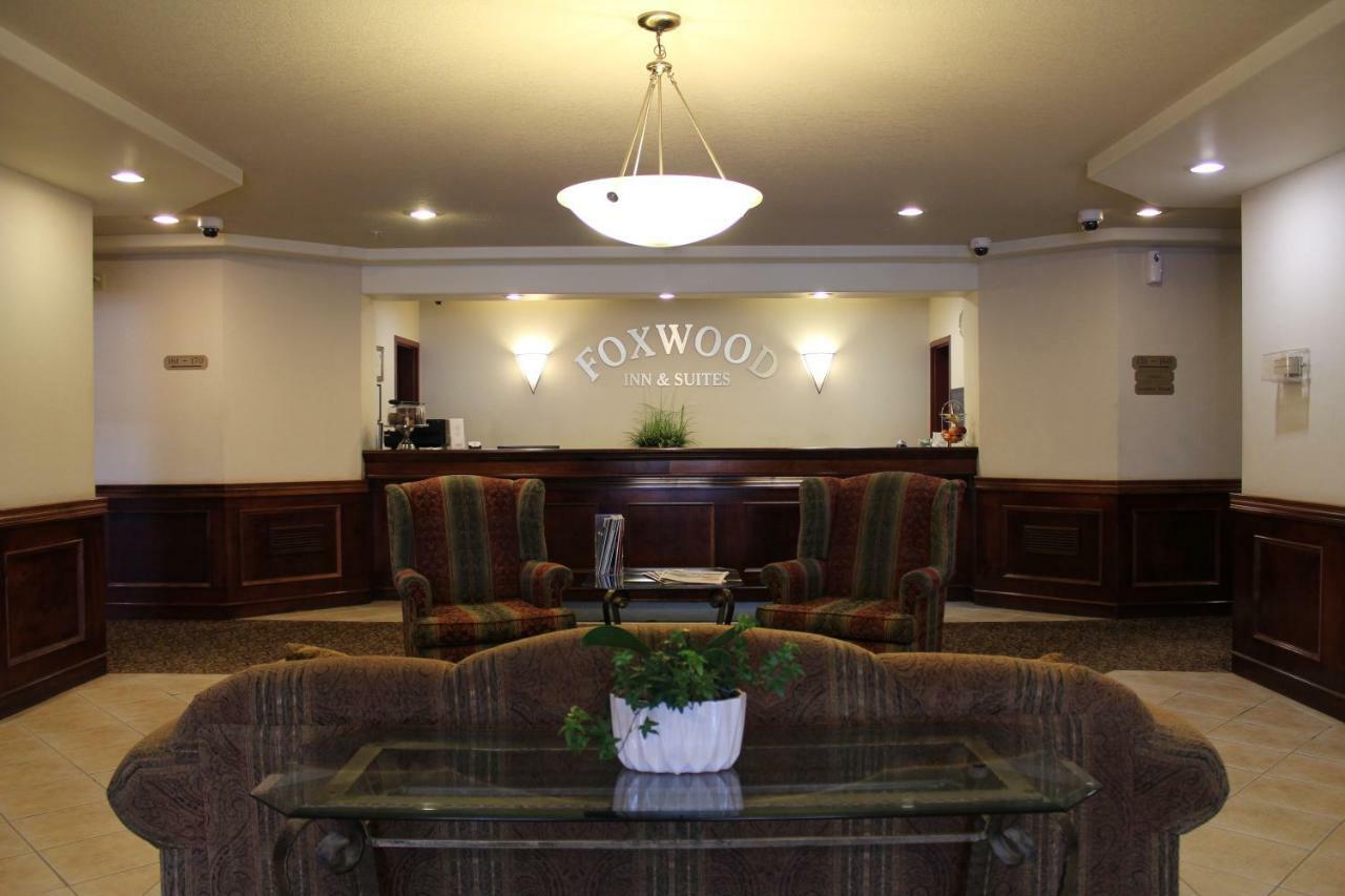 Foxwood Inn And Suites Fox Creek Экстерьер фото